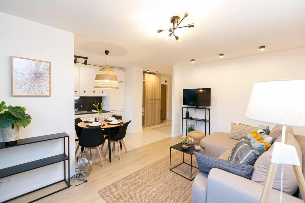 Piekne, Przestronne Mieszkanie Przy Placu Teatralnym. Apartmán Varšava
